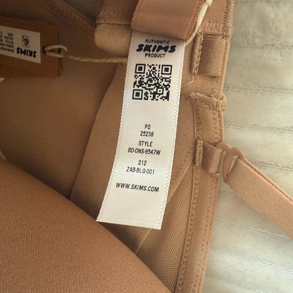 SKIMS Body Zoned Underwire Mid Thigh Bodysuit Size Small Clay NWT $138 - Picture 4 of 14